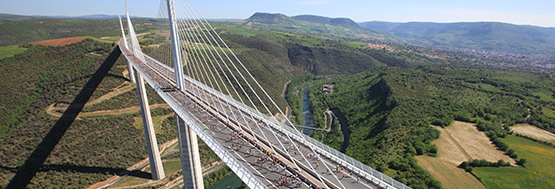 Plongée sur le Viaduc avec Coureurs