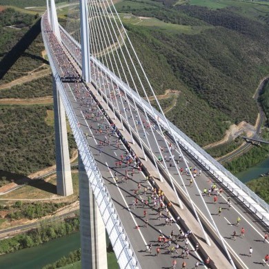 Viaduc et coureurs 2